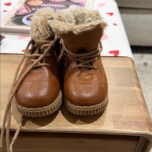 OshKosh B'gosh Tan Boots with Faux Fur